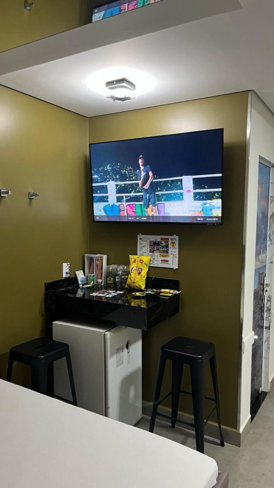 Motel Drive In T - Prolongamento Da Avenida Getulio Vargas Facil Acesso Ao Shopping Patio Chapeco Bagian luar foto