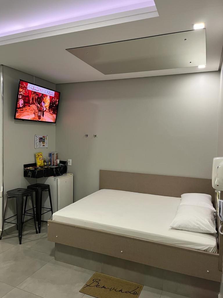 Motel Drive In T - Prolongamento Da Avenida Getulio Vargas Facil Acesso Ao Shopping Patio Chapeco Bagian luar foto