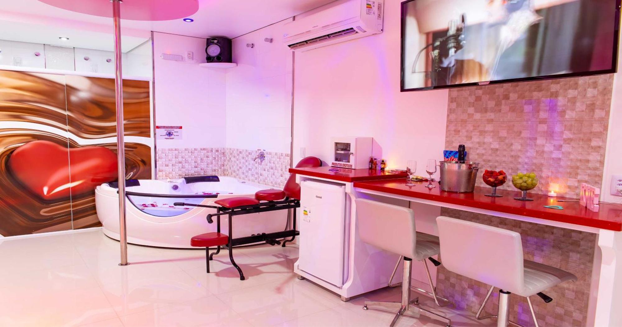Motel Drive In T - Prolongamento Da Avenida Getulio Vargas Facil Acesso Ao Shopping Patio Chapeco Bagian luar foto