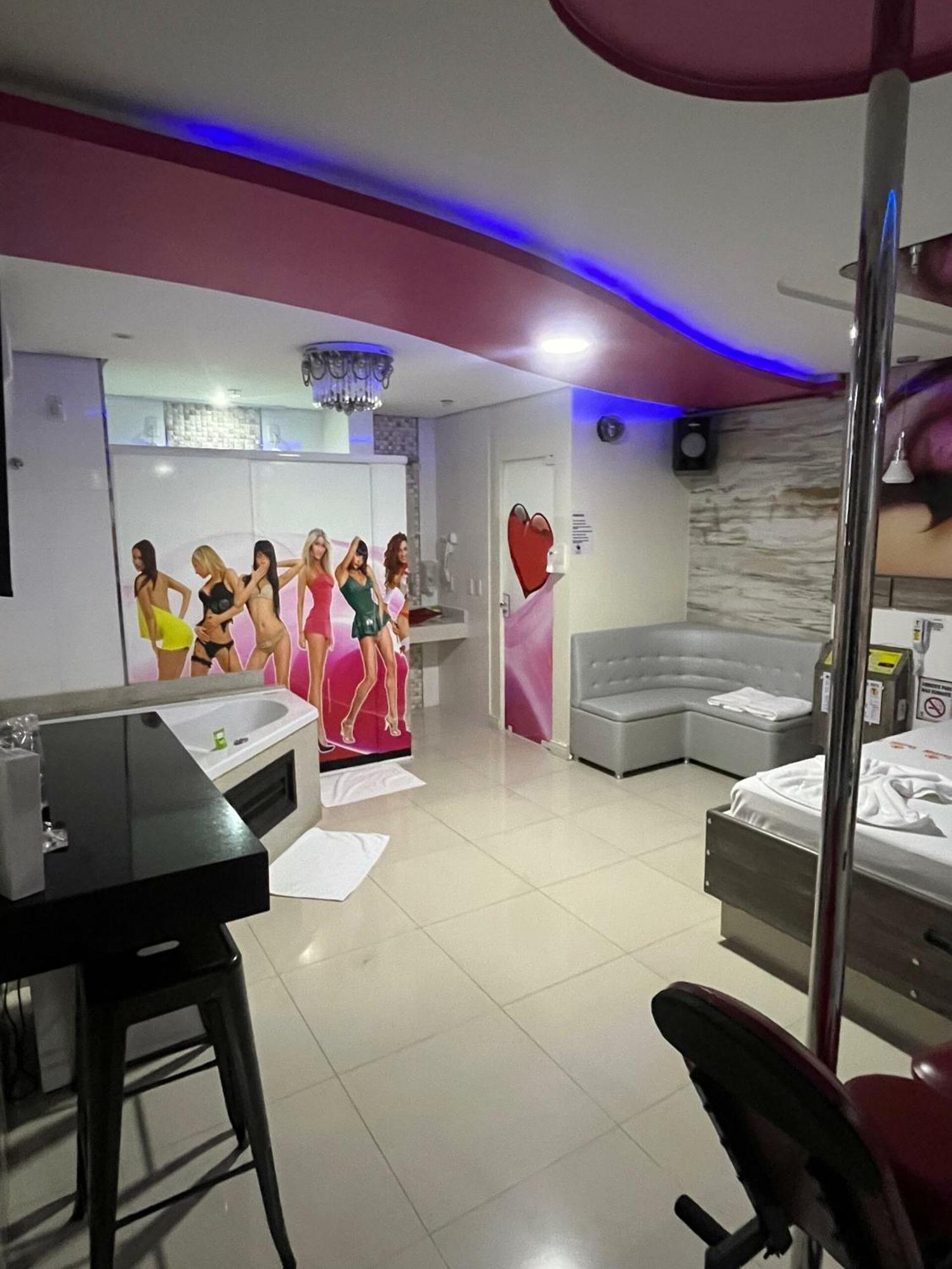 Motel Drive In T - Prolongamento Da Avenida Getulio Vargas Facil Acesso Ao Shopping Patio Chapeco Bagian luar foto
